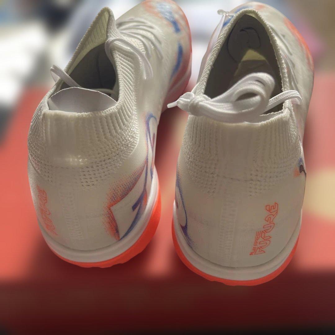 新品タグ付き　Puma フューチャー8マッチTT ホワイト/オレンジ/ブルー