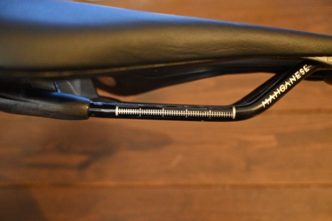 Selle Italia SP-01 BOOST TM SUPERFLOWサドル