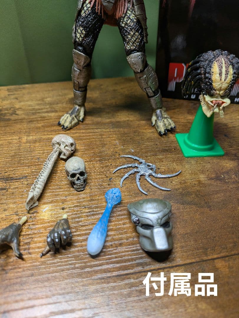 3月10日までの出品　Neca ジャングルハンタープレデター