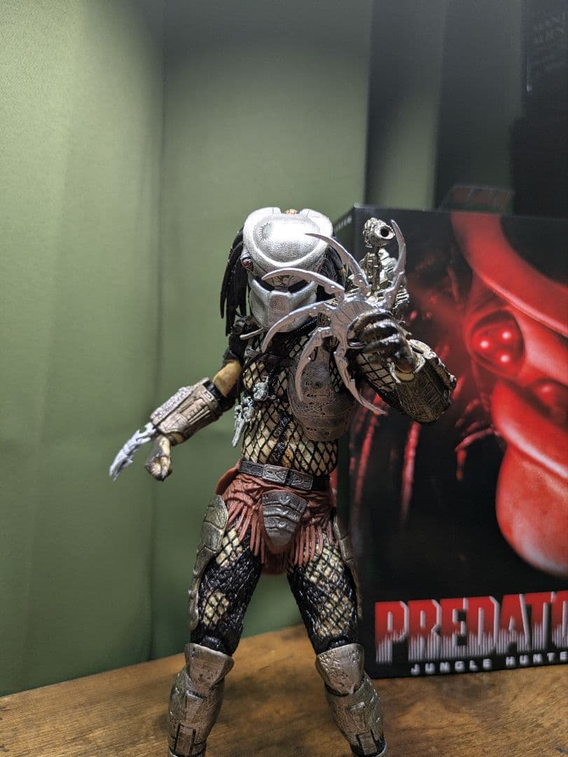 3月10日までの出品　Neca ジャングルハンタープレデター