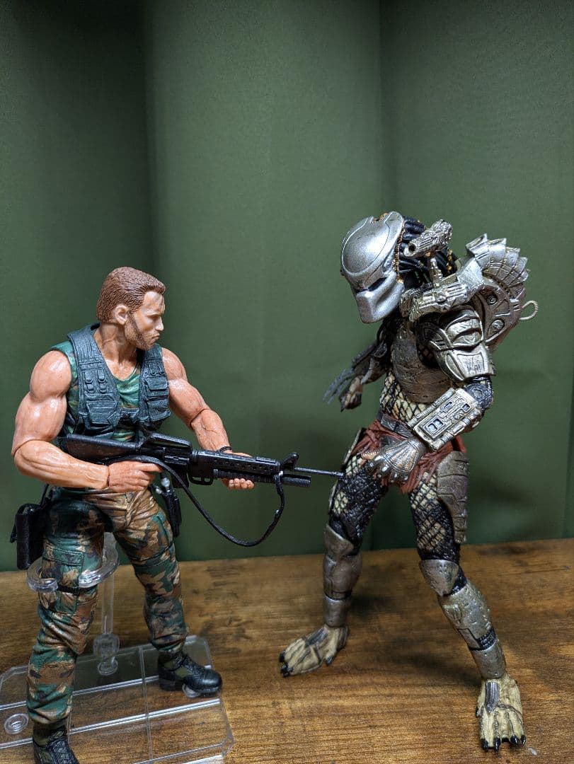 3月10日までの出品　Neca ジャングルハンタープレデター