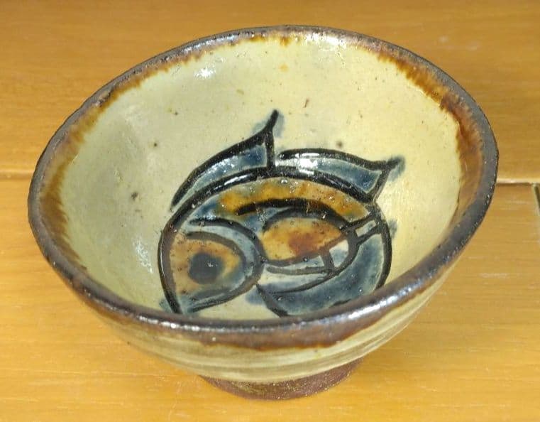 人間国宝 金城次郎 壷屋焼 ぐい呑(魚紋) 栞 共箱 美品 壺屋焼 やちむん