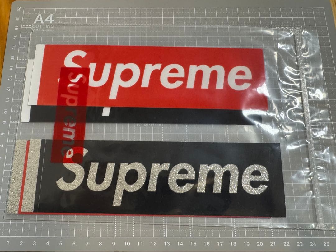 SUPREME Glitter Box Logo flocking ステッカー