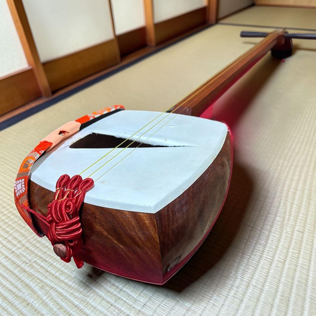 【ケース付】三味線 細棹 花梨 ハードケース付 初心者 天然皮 和楽器 袋付き