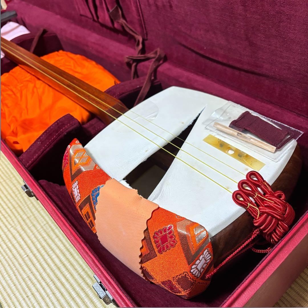 【ケース付】三味線 細棹 花梨 ハードケース付 初心者 天然皮 和楽器 袋付き