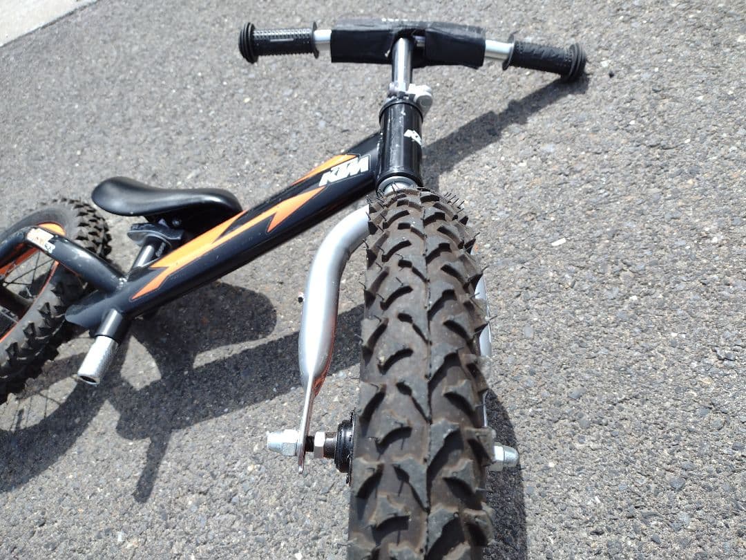 ストライダー　KTM　キックバイク