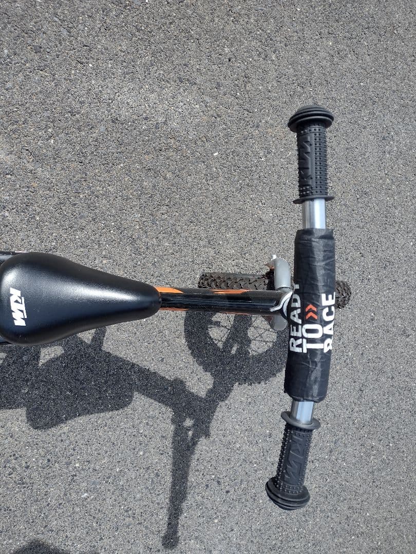 ストライダー　KTM　キックバイク
