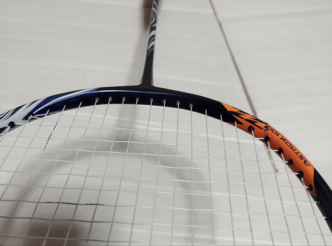 2箇所軽ヒビ有り　YONEX 　ASTROX 100 ZZ　 3U5G