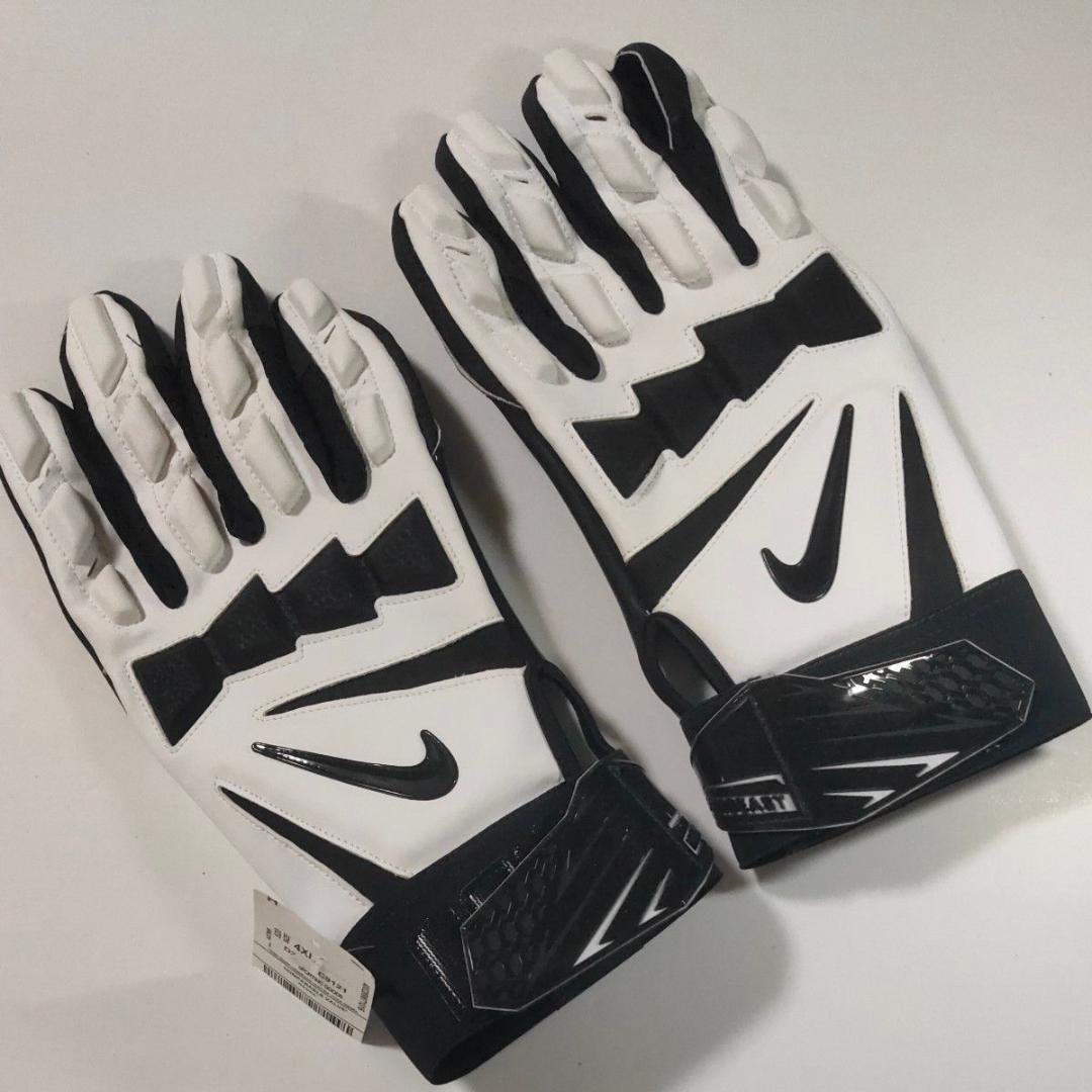 新品未使用　ナイキ　NIKE　アメフト用グローブ　4XL　 白ｘ黒　#122