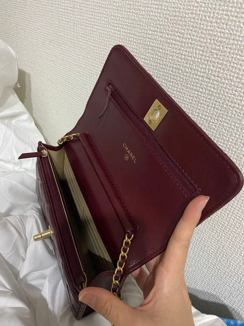 CHANELノベルティ バーガンディ レザー クラッチバッグ