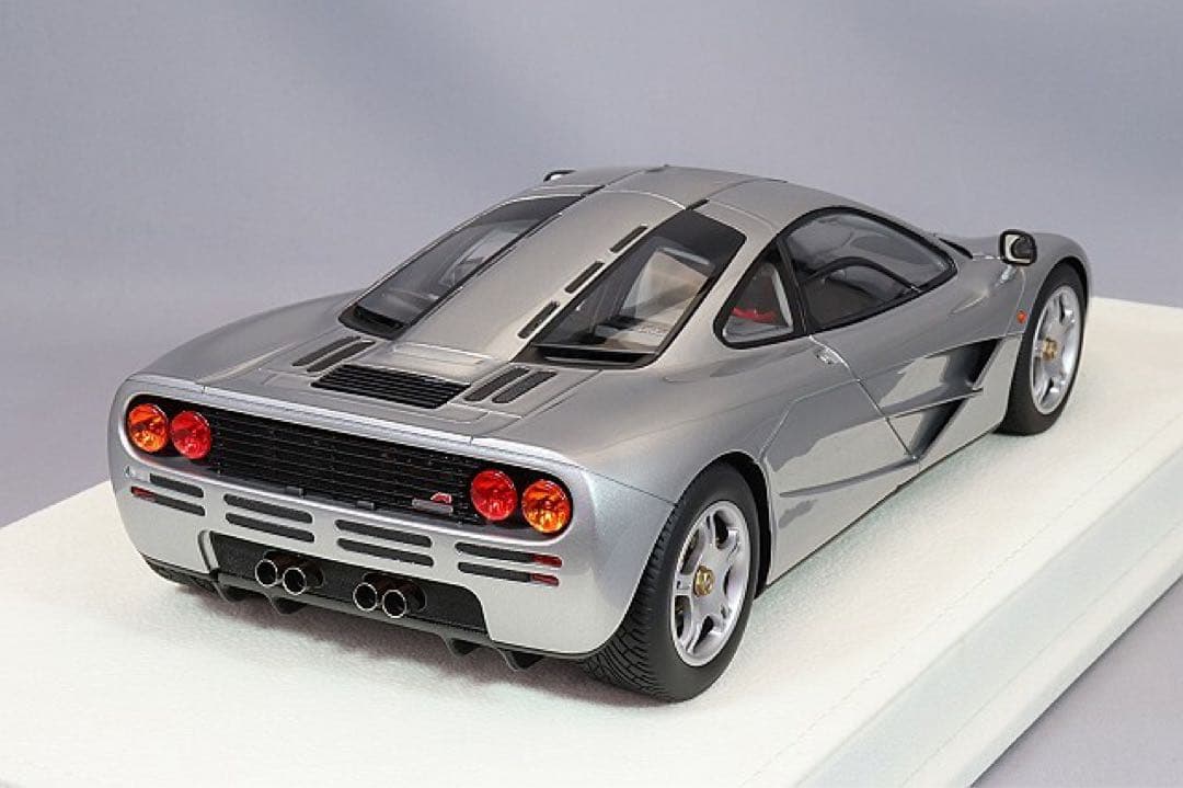 アイドロン　1/18 マクラーレン F1 ロードカー マグネシウムシルバー