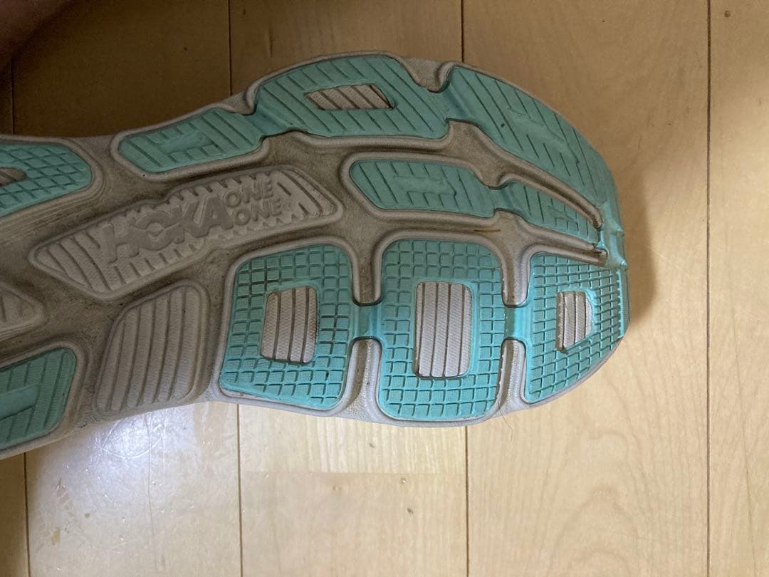 スパイク・シューズ HOKA ONE ONE BONDI7