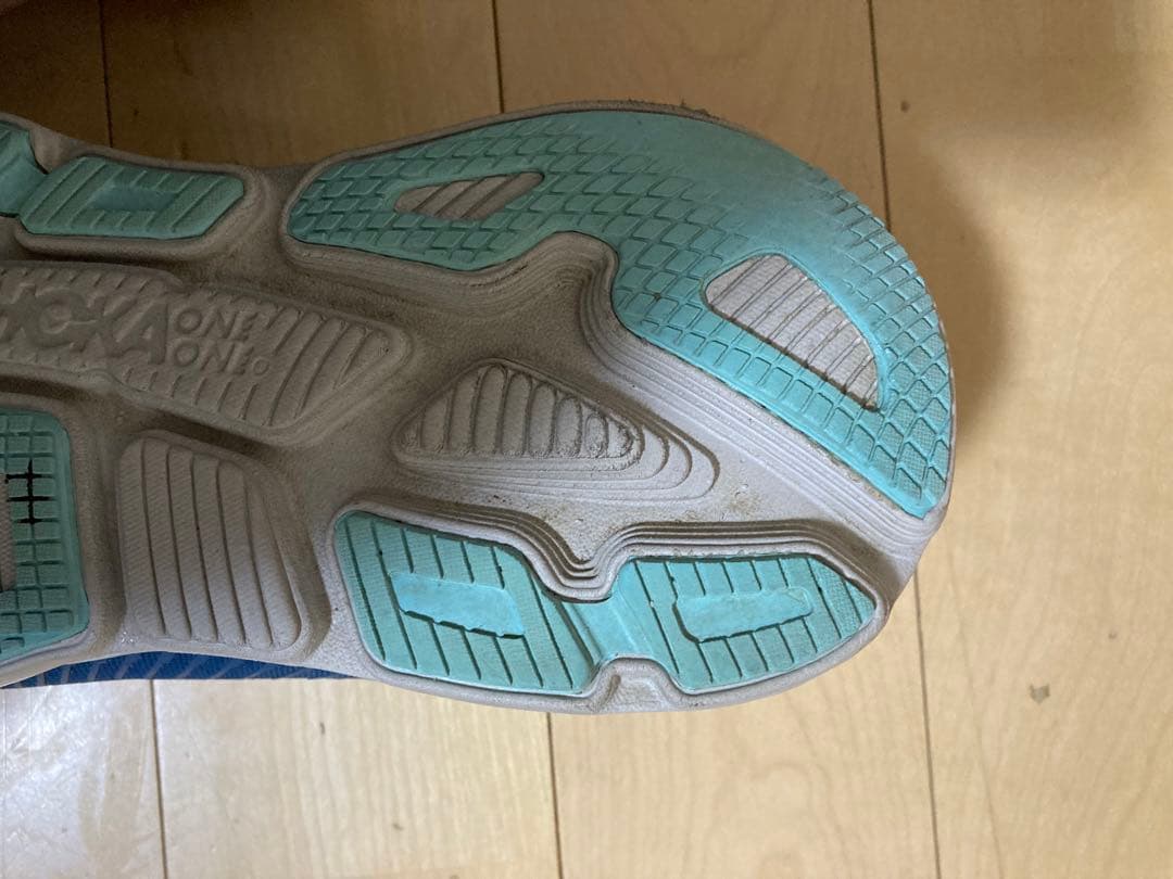 スパイク・シューズ HOKA ONE ONE BONDI7