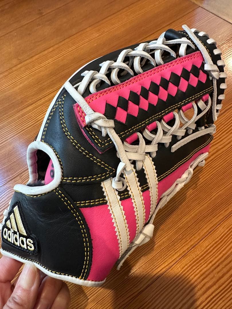 adidas 軟式グローブ 黒/ピンク