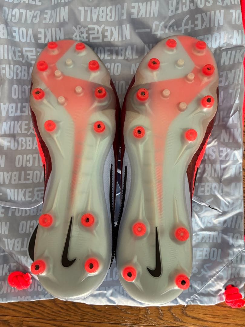 美品　Nike Phantom サッカーシューズ レッド/グレー