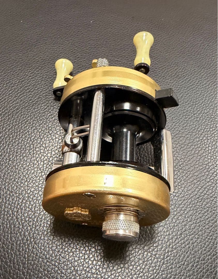 Abu 2500CI シャンパンゴールド　Availドラグ付き 3.9万スタート