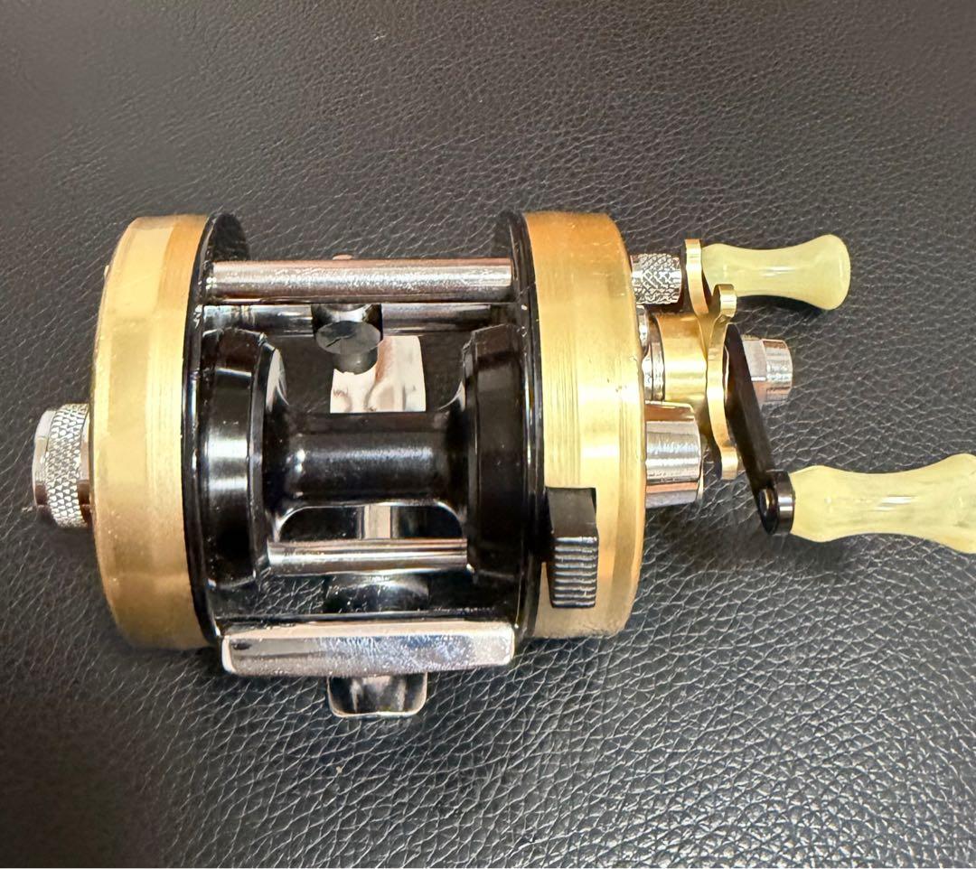 Abu 2500CI シャンパンゴールド　Availドラグ付き 3.9万スタート