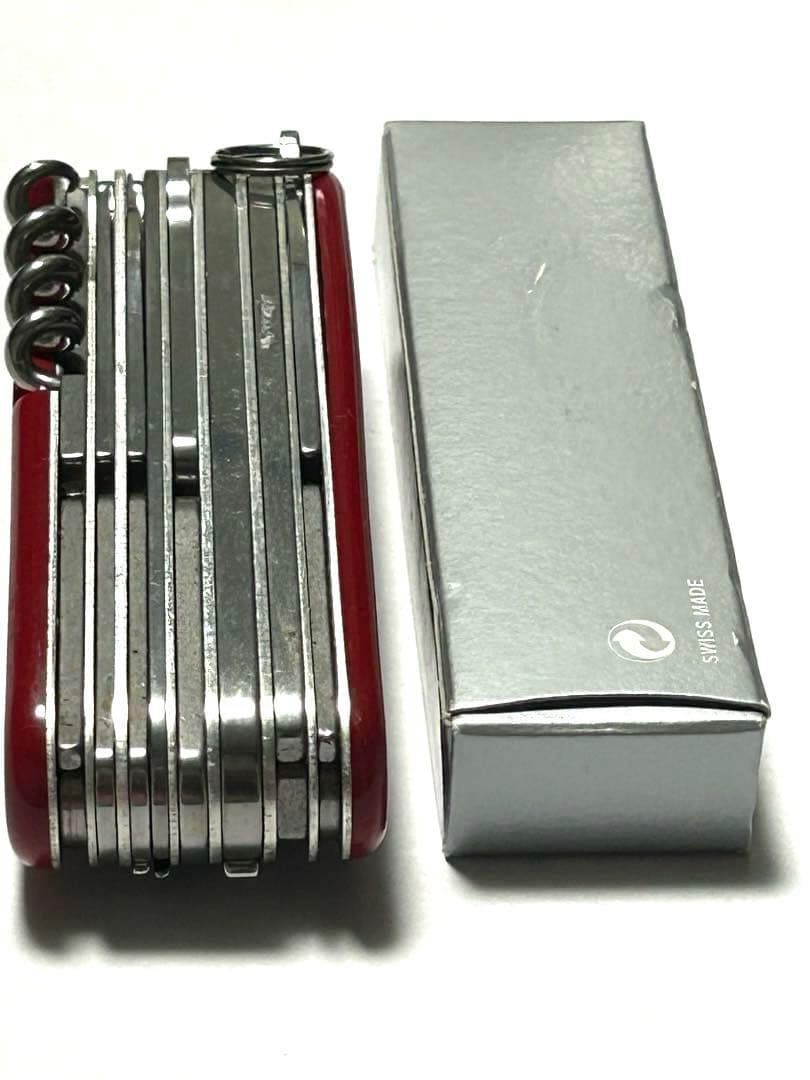 VICTORINOX マルチツール　スイスアーミーナイフ携帯折り畳みナイフ赤1点
