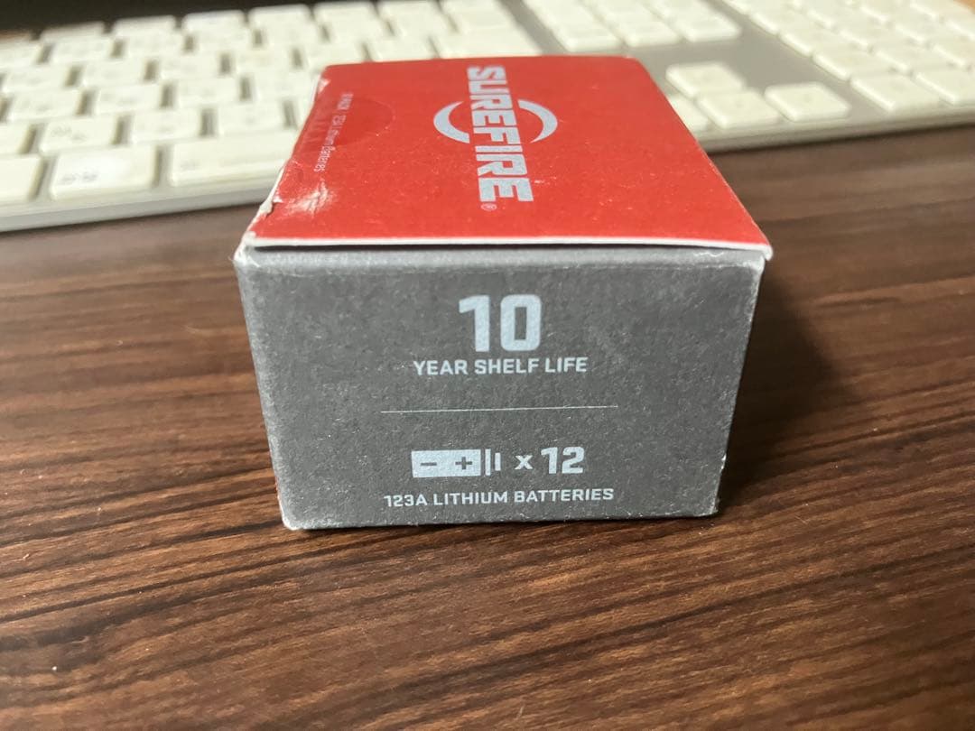 中古　新品非充電リチウム電池12本付けますLED懐中電灯