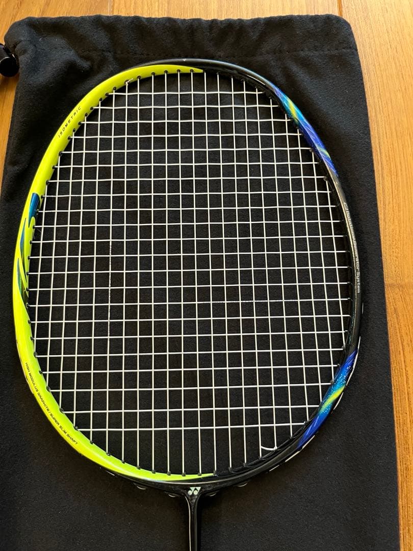 希少 極美品　YONEX アストロクス 77 バドミントン ラケット　4UG5