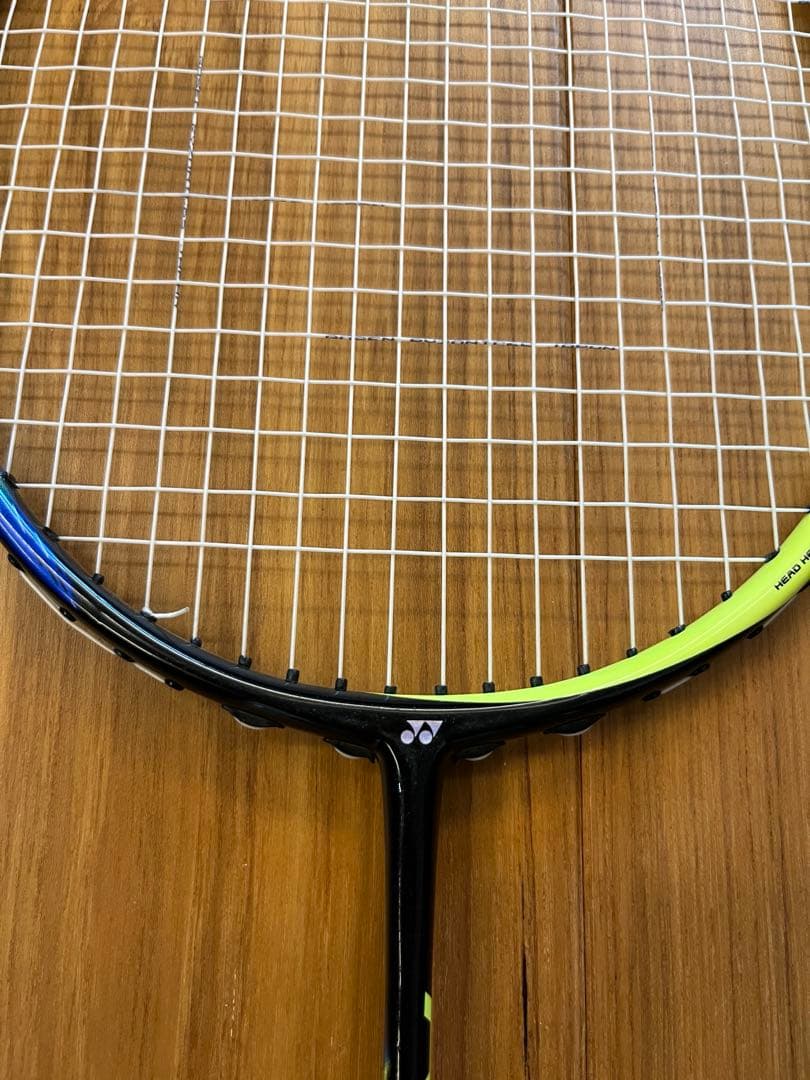 希少 極美品　YONEX アストロクス 77 バドミントン ラケット　4UG5