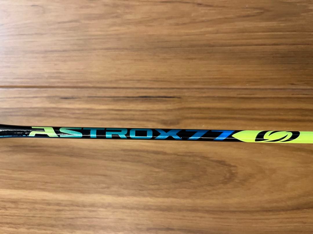 希少 極美品　YONEX アストロクス 77 バドミントン ラケット　4UG5