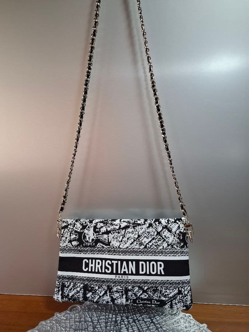 Christian Dior モノクロポーチ　クラッチバッグ　ノベルティ箱付き