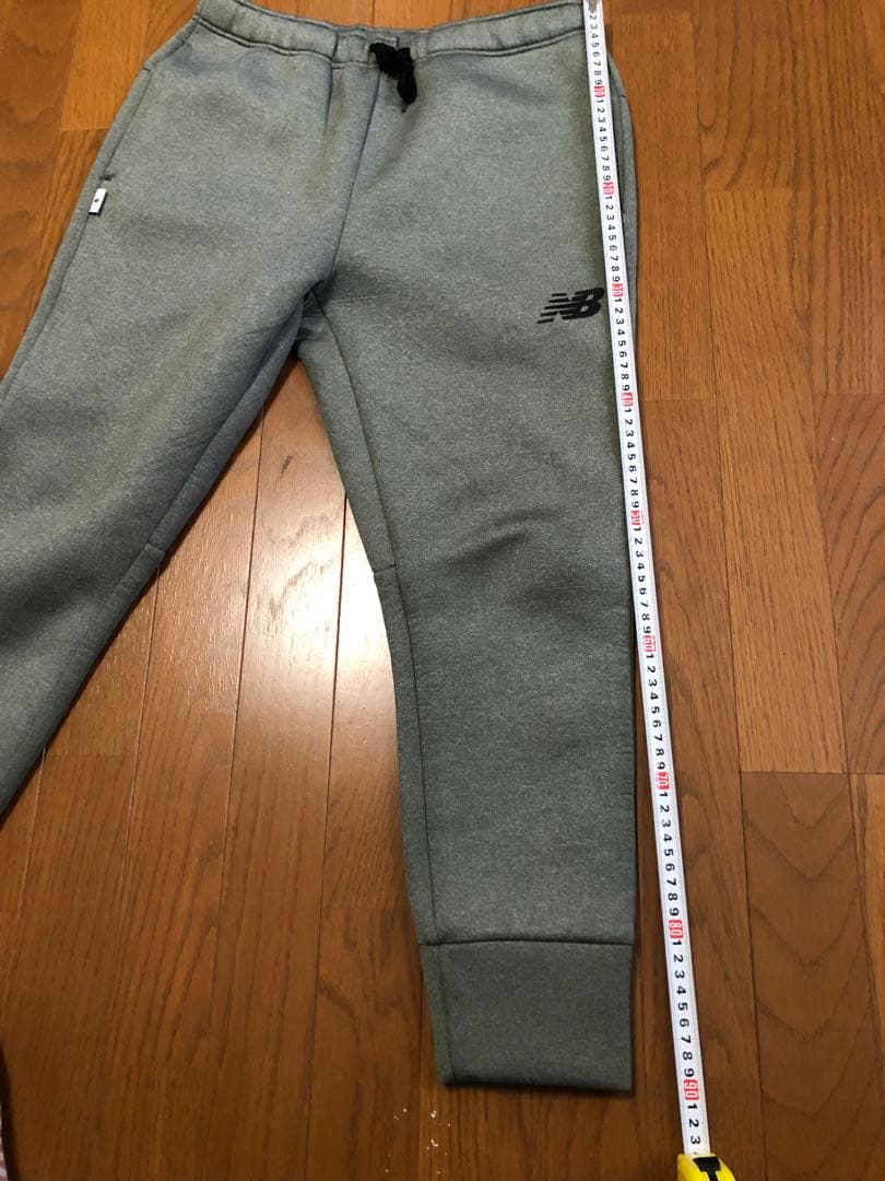 New Balance オリーブグリーン アウターとパンツセット