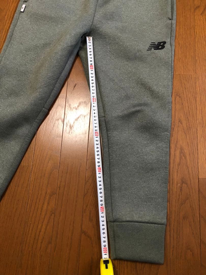 New Balance オリーブグリーン アウターとパンツセット