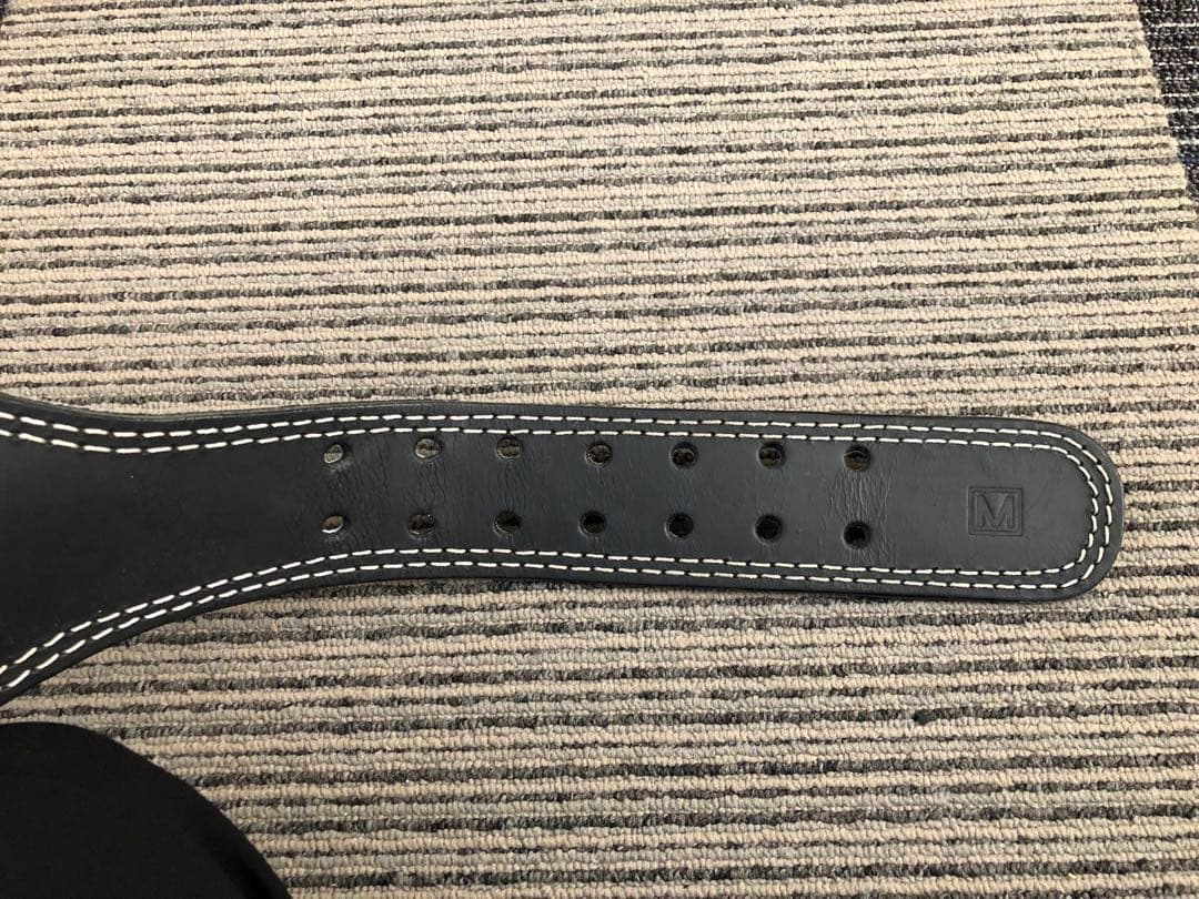 ゴールド ジムトレーニング レザーベルトBK G3368 Mサイズ（中古品）