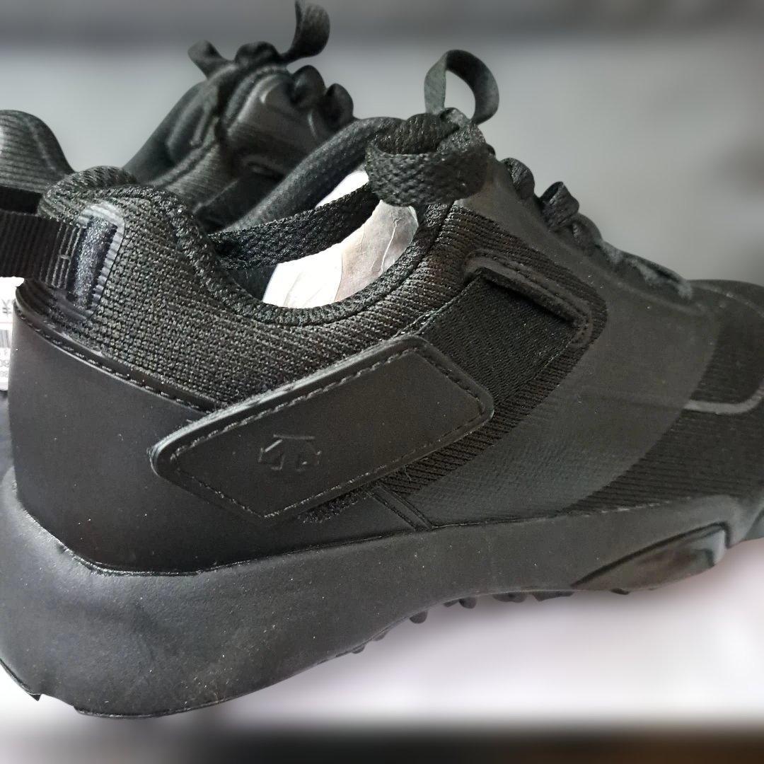【新品】DESCENTE　ゴルフシューズ