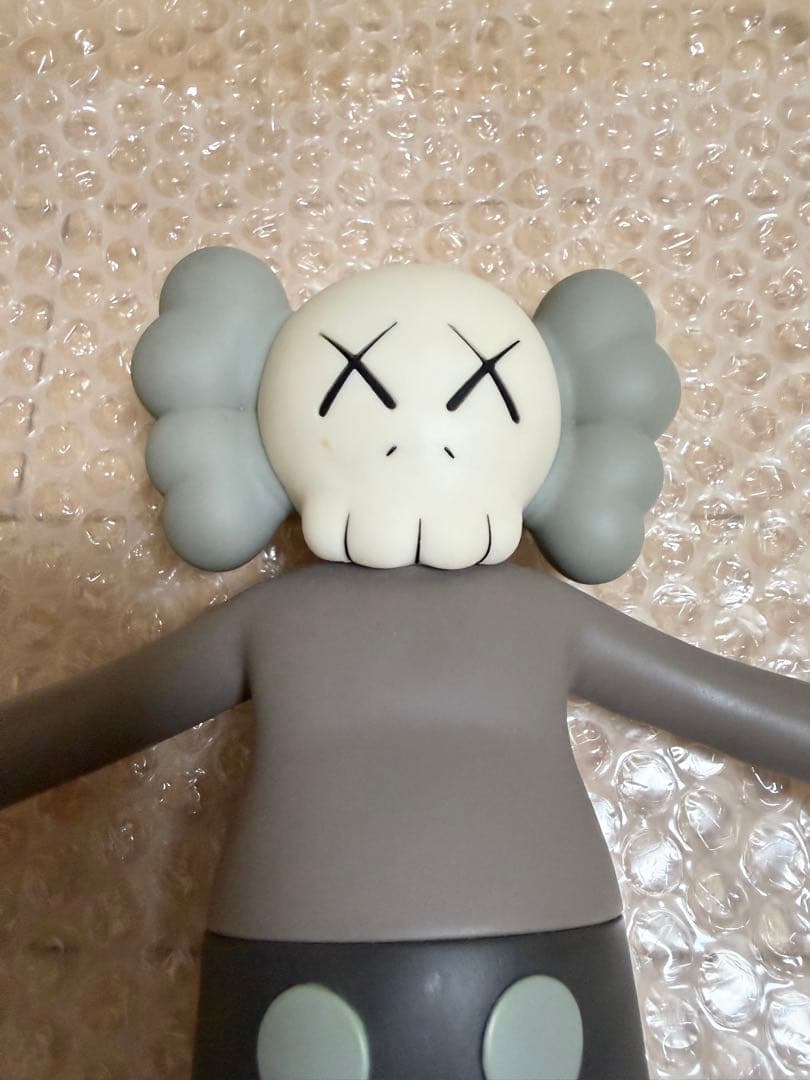 KAWS カウズ 19ss HOLIDAY Hong Kong Bath Toy