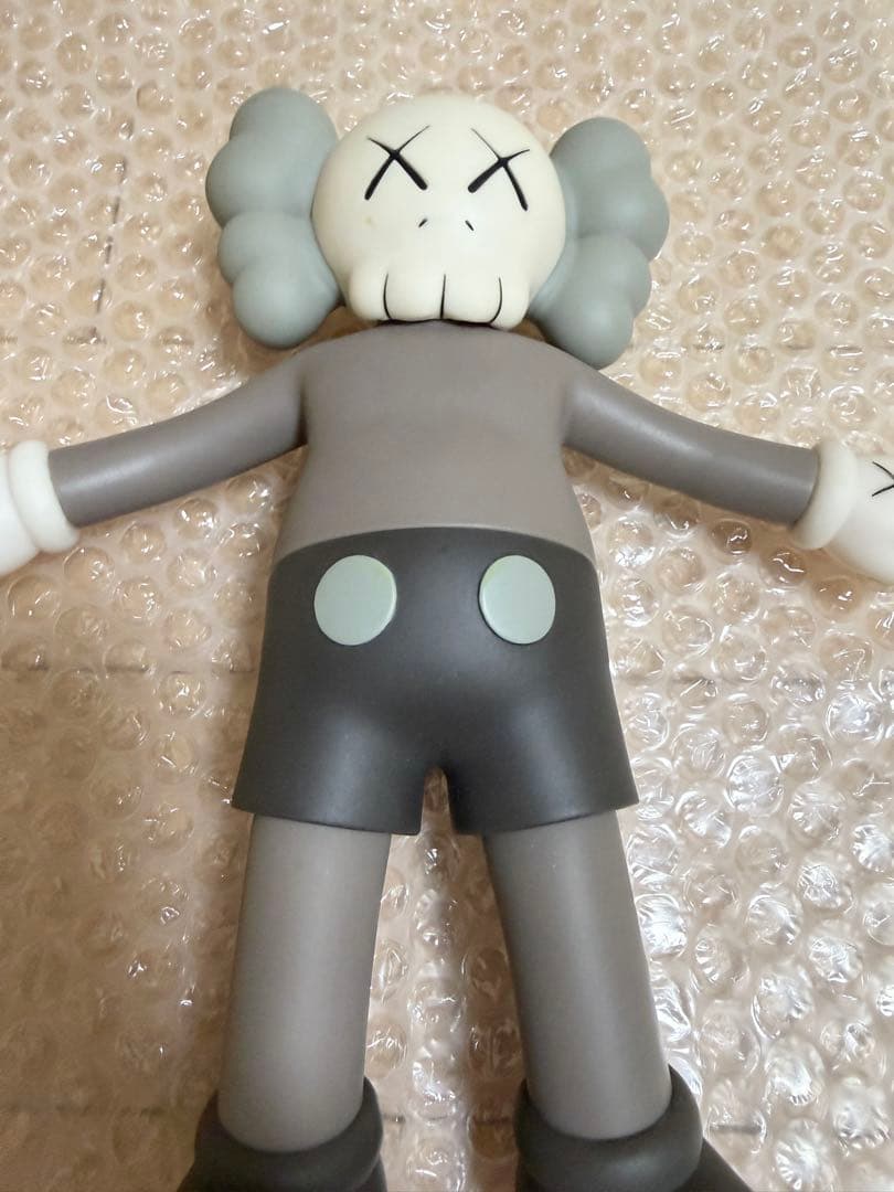 KAWS カウズ 19ss HOLIDAY Hong Kong Bath Toy