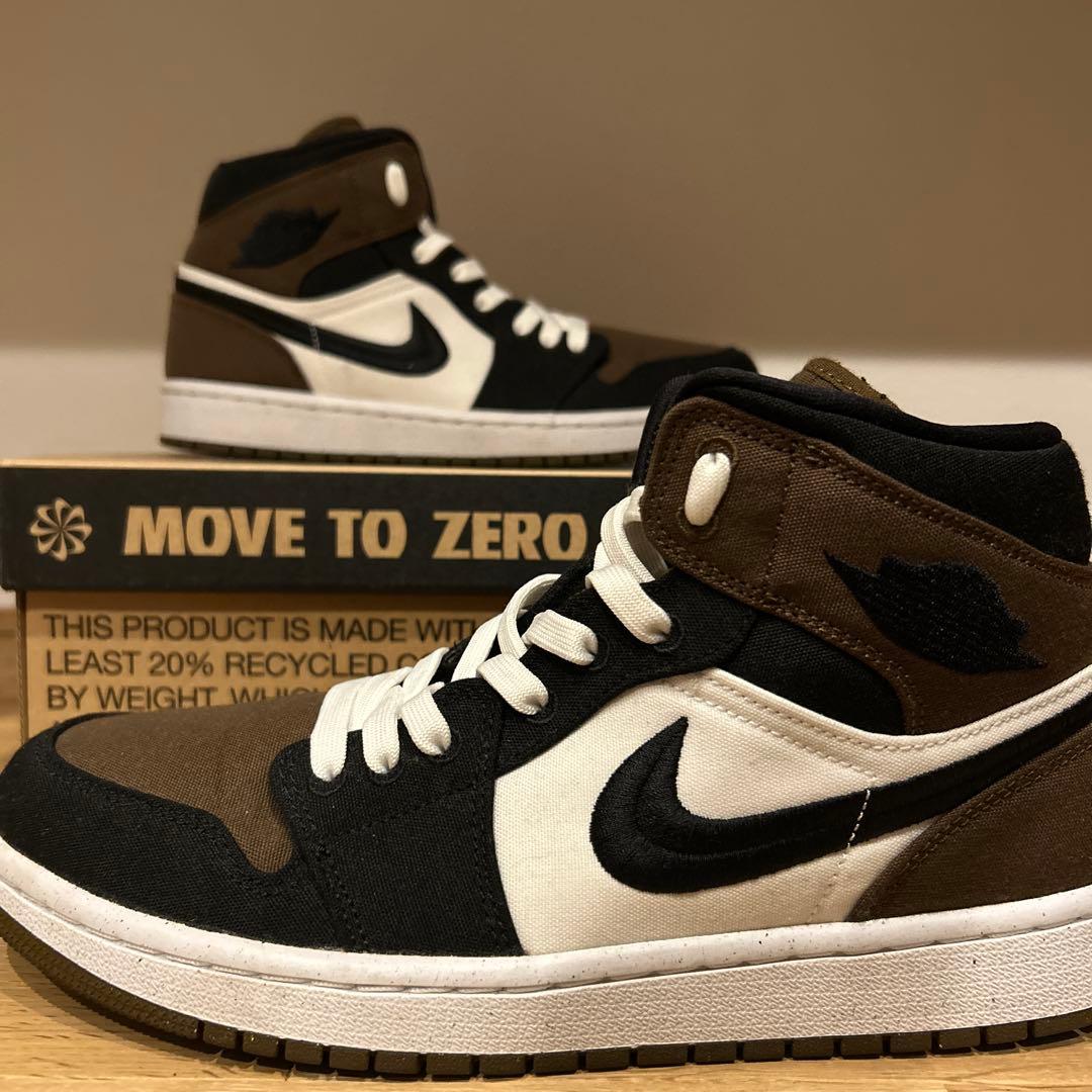 シューズ(男性用) WMNS AIR JORDAN 1 MID SE