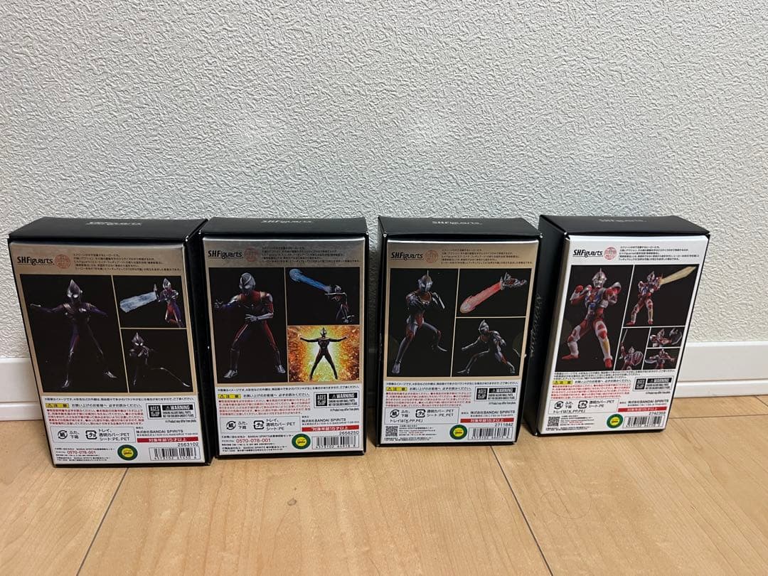 s.h figuartsウルトラマンセット ティガ ダイナ ガイアグリッドマン