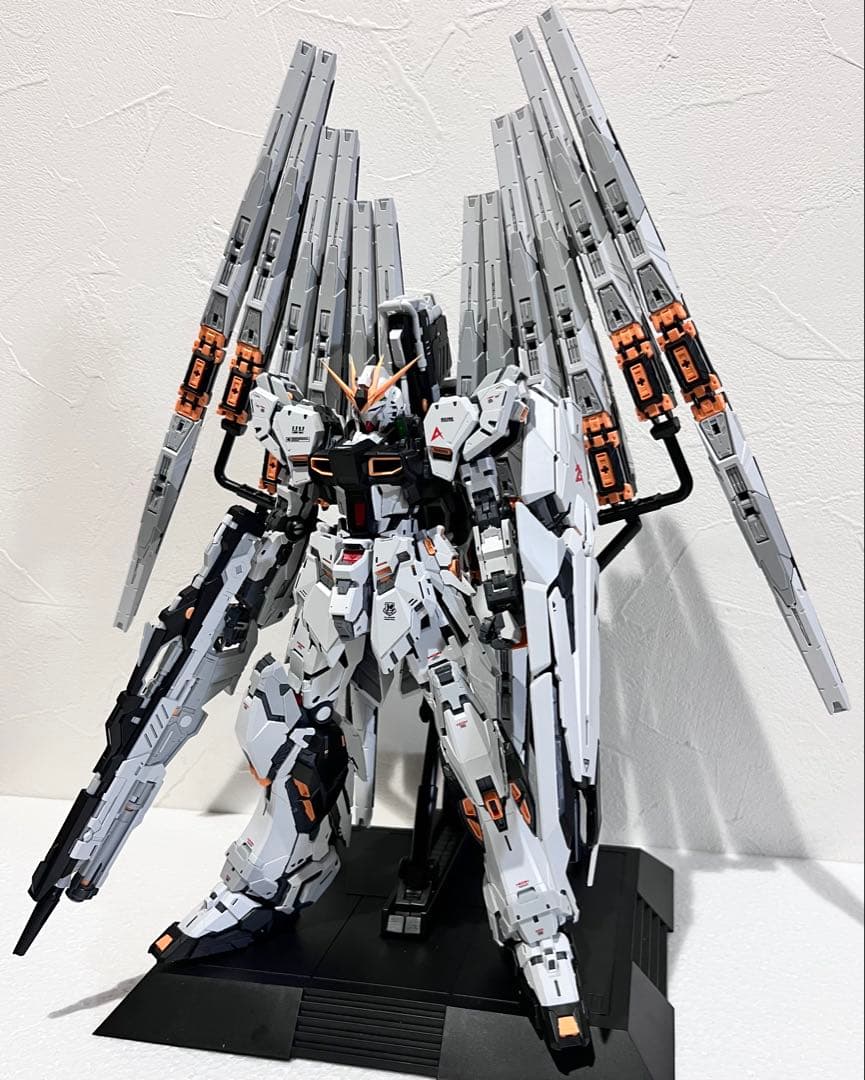 1/100 RX-93 νガンダム ダブルフィンファンネル 完成品 海外製