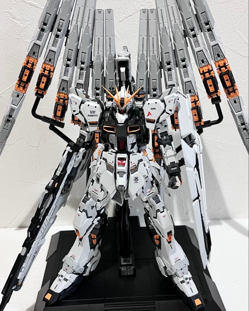 1/100 RX-93 νガンダム ダブルフィンファンネル 完成品 海外製
