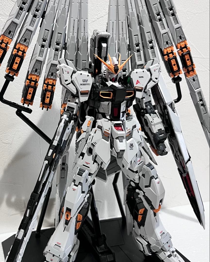 1/100 RX-93 νガンダム ダブルフィンファンネル 完成品 海外製