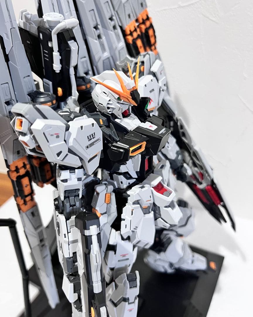 1/100 RX-93 νガンダム ダブルフィンファンネル 完成品 海外製