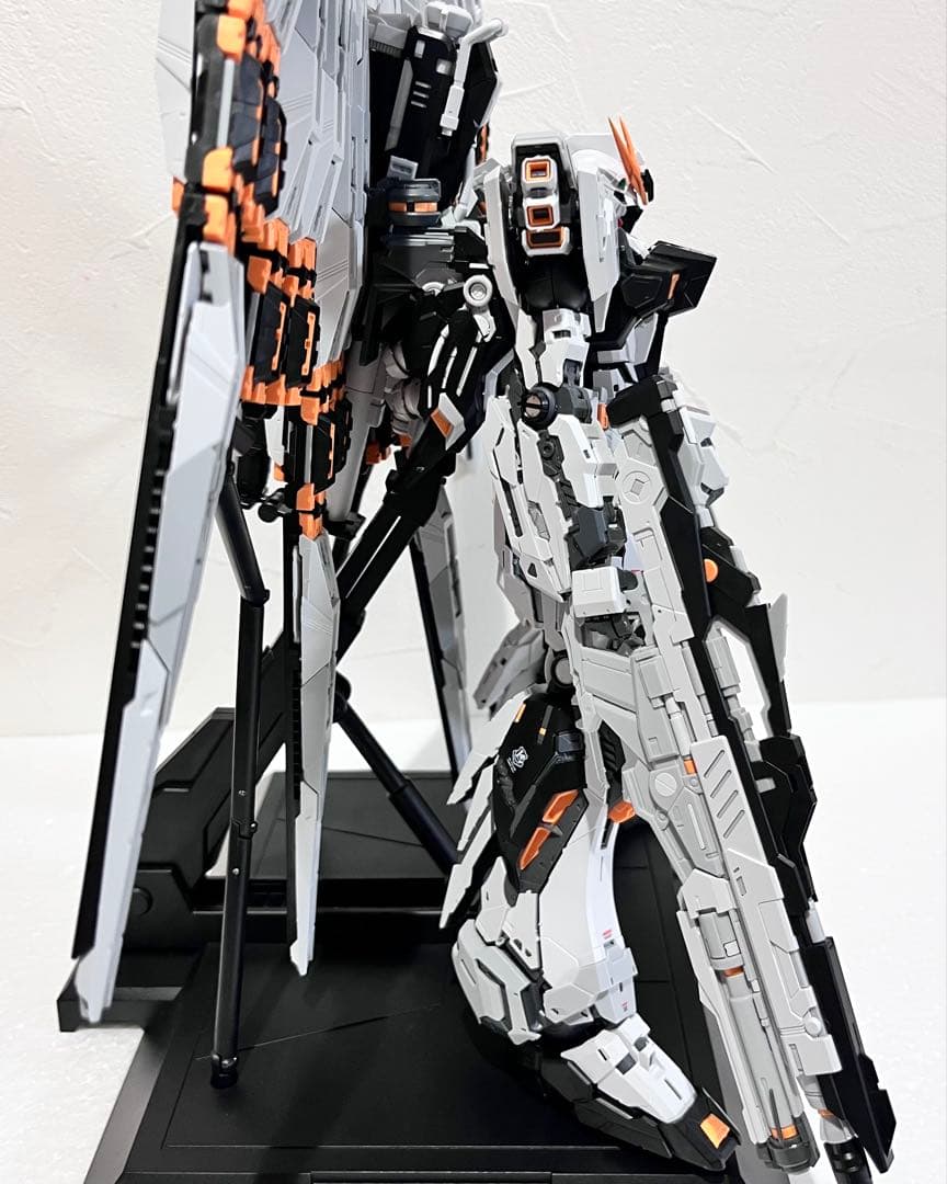 1/100 RX-93 νガンダム ダブルフィンファンネル 完成品 海外製