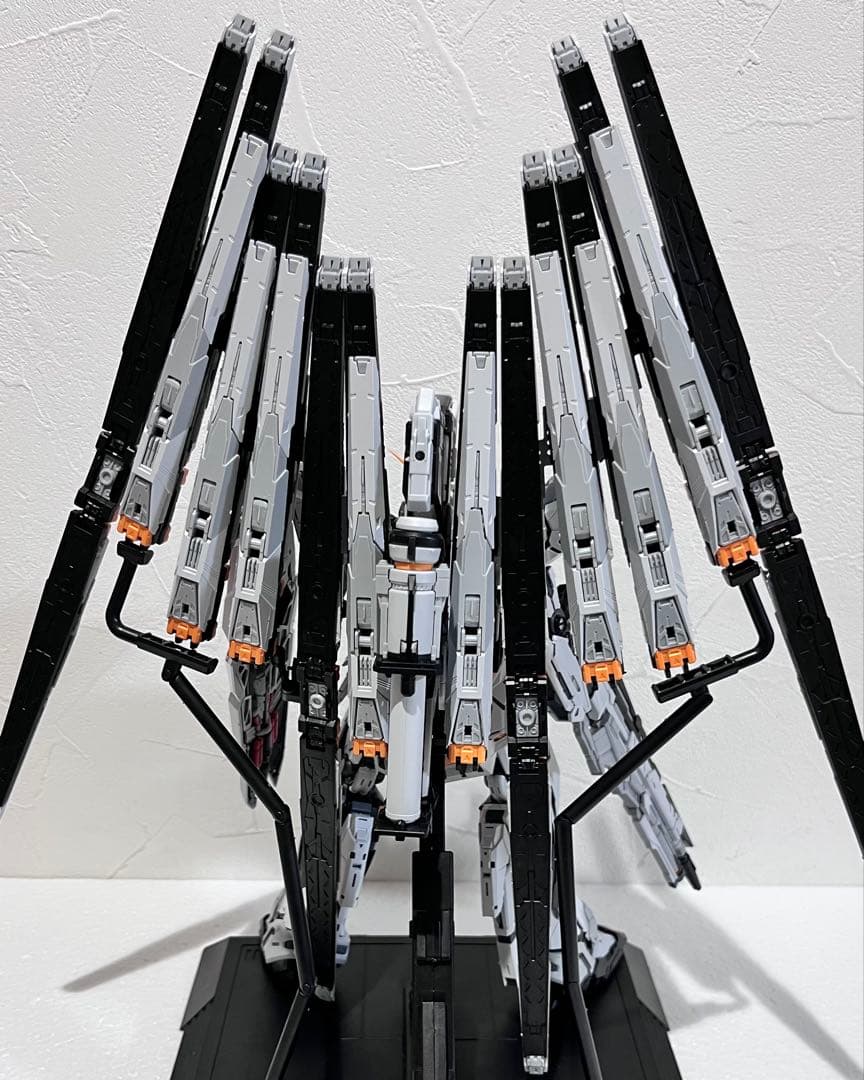 1/100 RX-93 νガンダム ダブルフィンファンネル 完成品 海外製