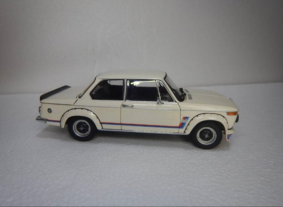KYOSHO 1/18  2002turbo （White)絶版稀少モデル