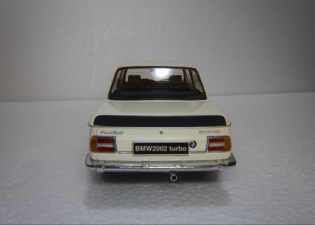 KYOSHO 1/18  2002turbo （White)絶版稀少モデル
