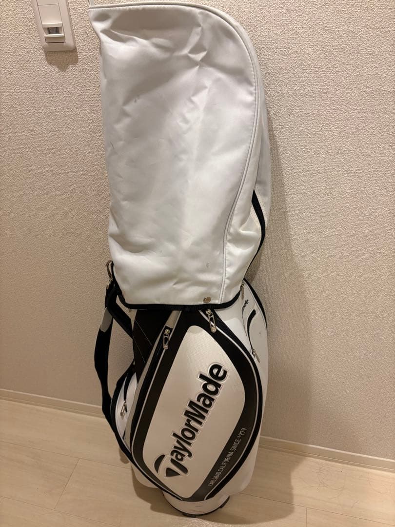 TaylorMade トゥルーライト キャディバッグ