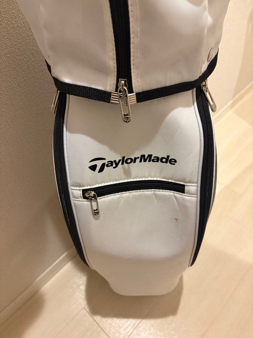 TaylorMade トゥルーライト キャディバッグ