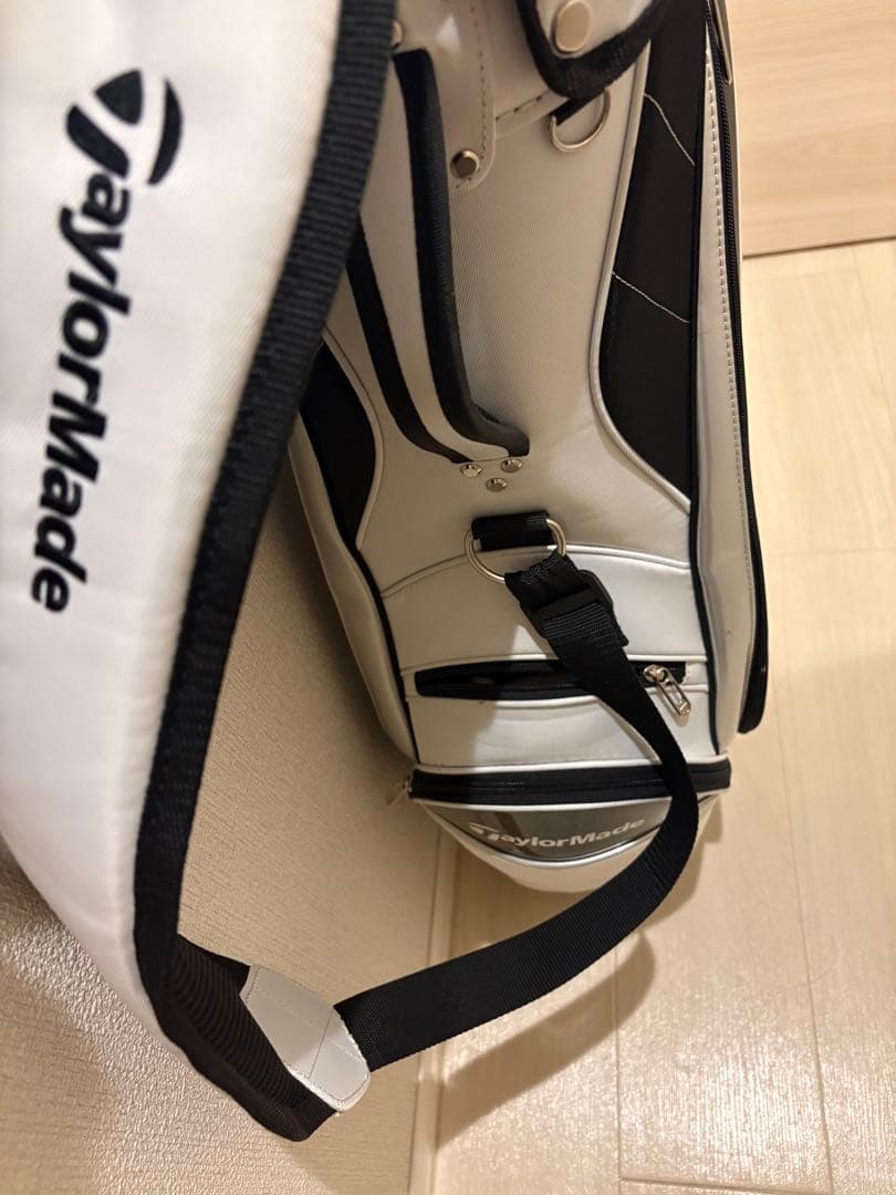 TaylorMade トゥルーライト キャディバッグ