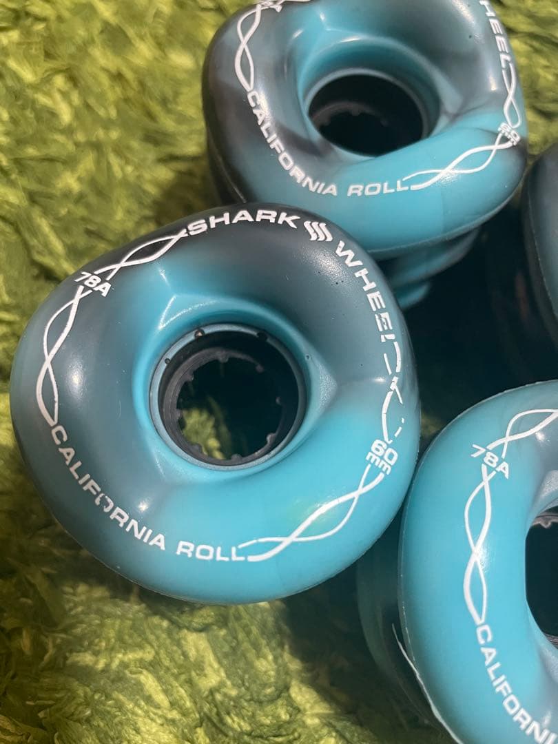 ［新品］シャークウィール 60mm 78a ブラック/ブルー スワール
