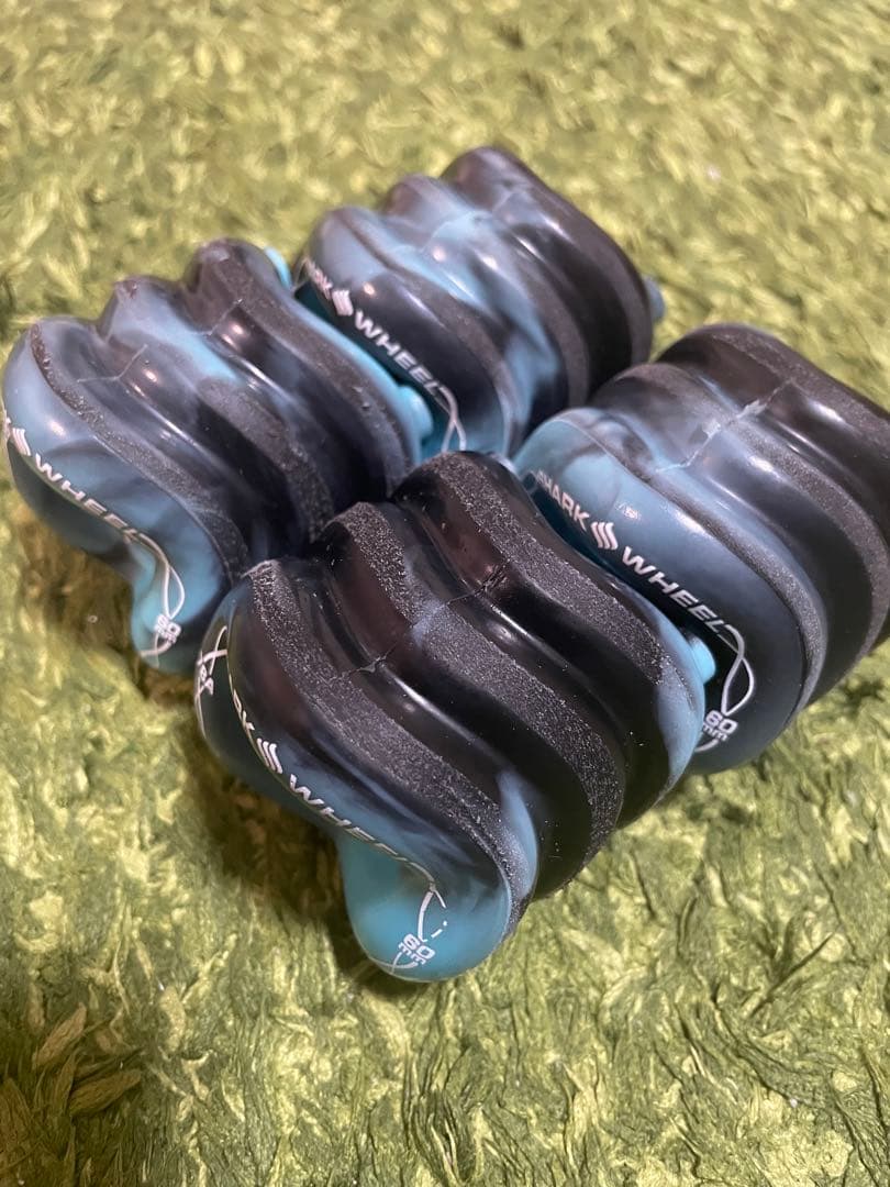 ［新品］シャークウィール 60mm 78a ブラック/ブルー スワール