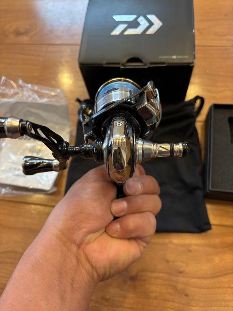 Daiwa セルテートLT3000-CXH リブレハンドル、バランサー付き