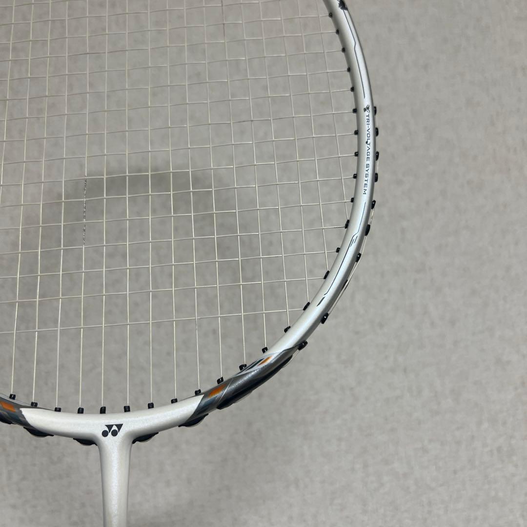 ラケット YONEX VOLTRIC 70 E-tune 4UG5